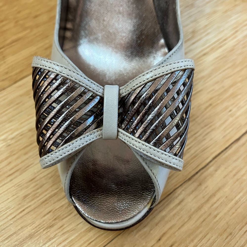 NWOT vintage Bruno Magli peep toe &bow heels sz6 - Picture 2 of 5